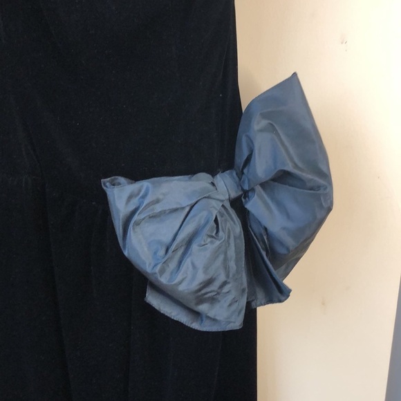 Miss O by Oscar de la Renta Black Velvet One Shoulder Dress Size 4- Stunning! - Picture 2 of 8